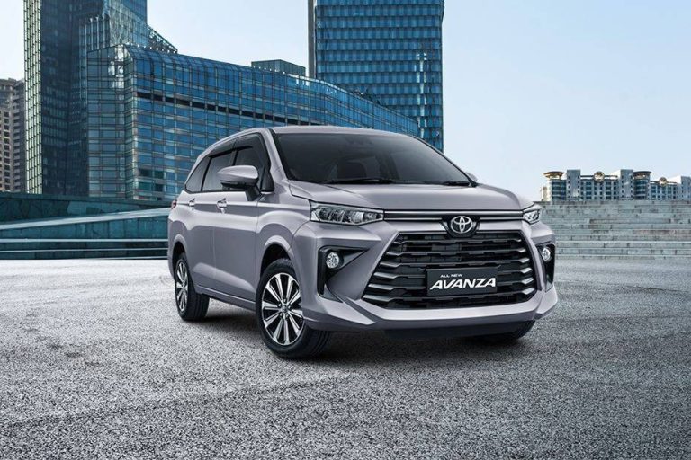 toyota-avanza-front-angle-low-vi rental mobil avanza dengan sopir